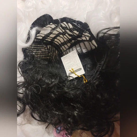 NWT BLACK WHITE CURLY STRAIGHT BOB COSPLAY HALLOWEEN - Picture 5 of 6